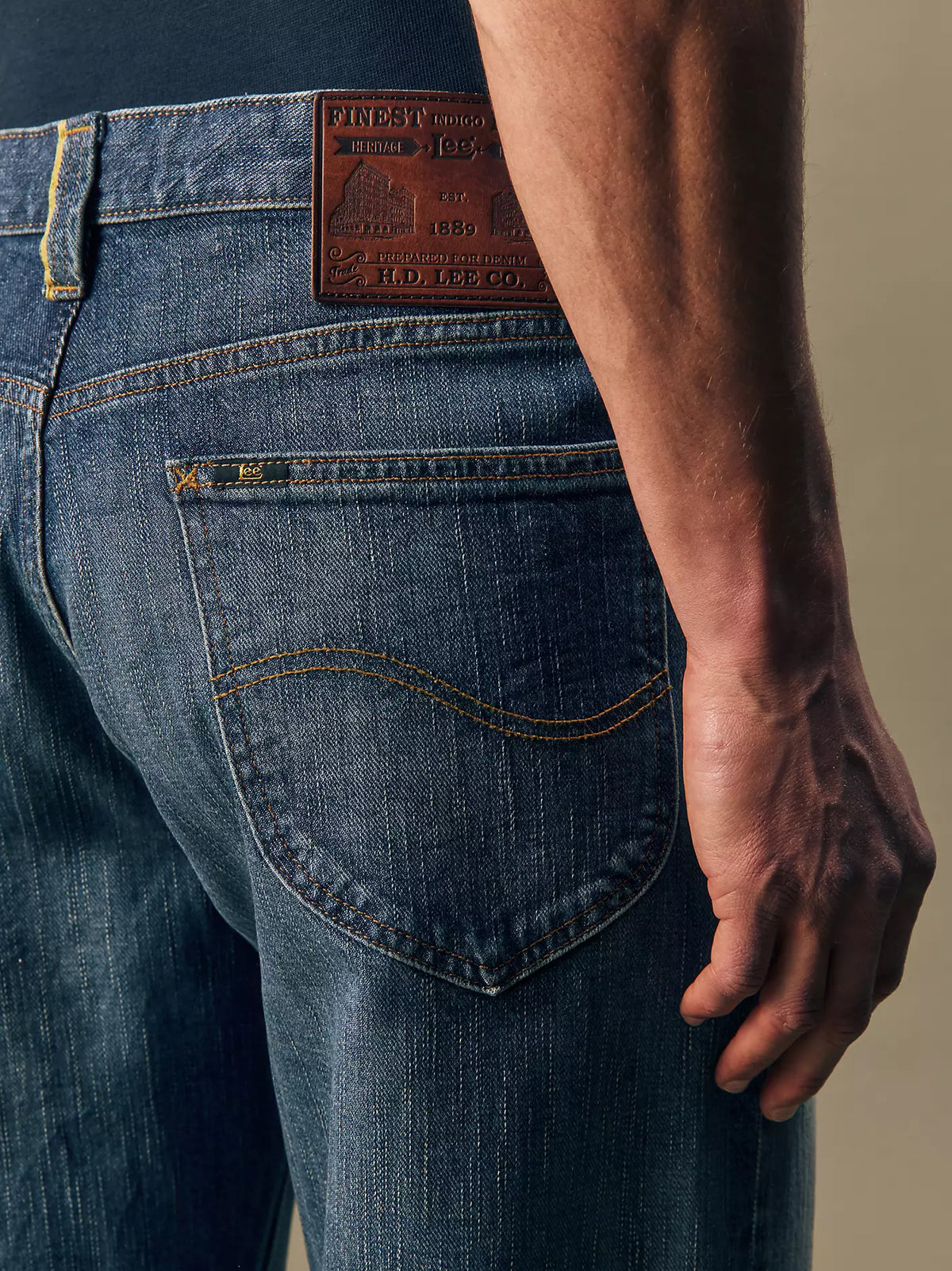 JEANS RELAXED TAPERED FIT IN COTONE BLU