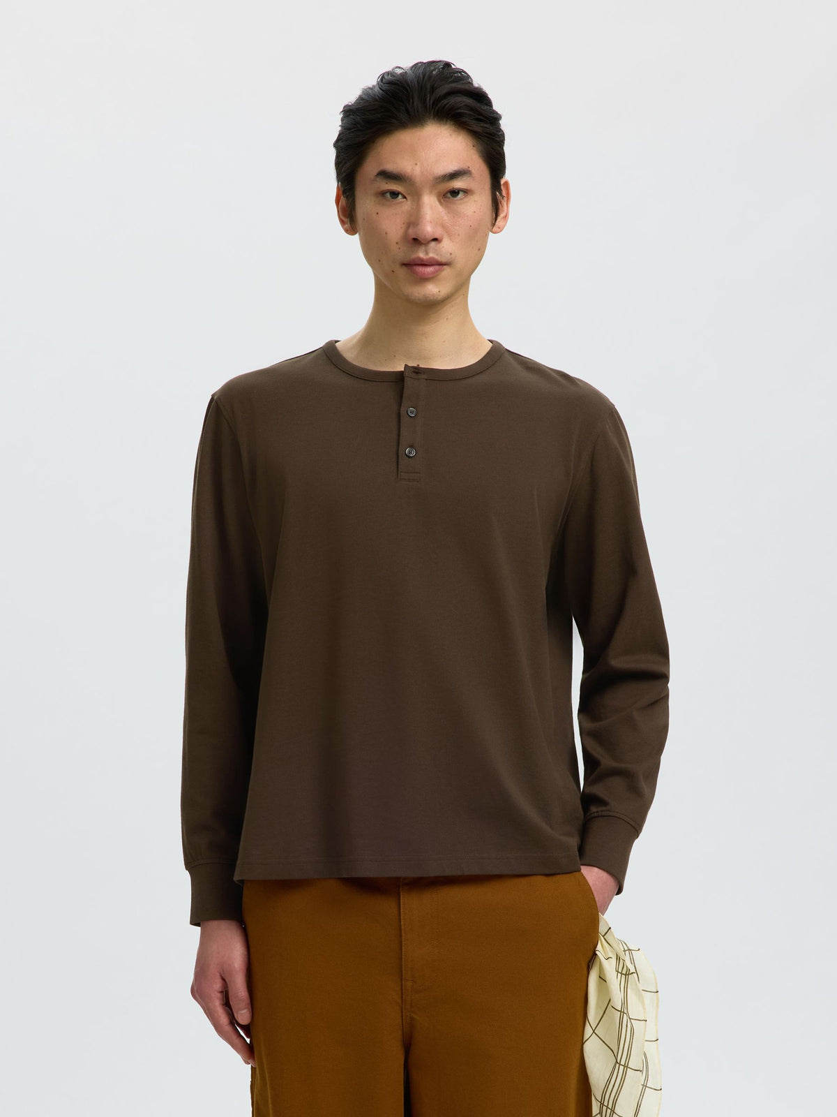 MAGLIA A MANICHE LUNGHE IN COTONE MARRONE