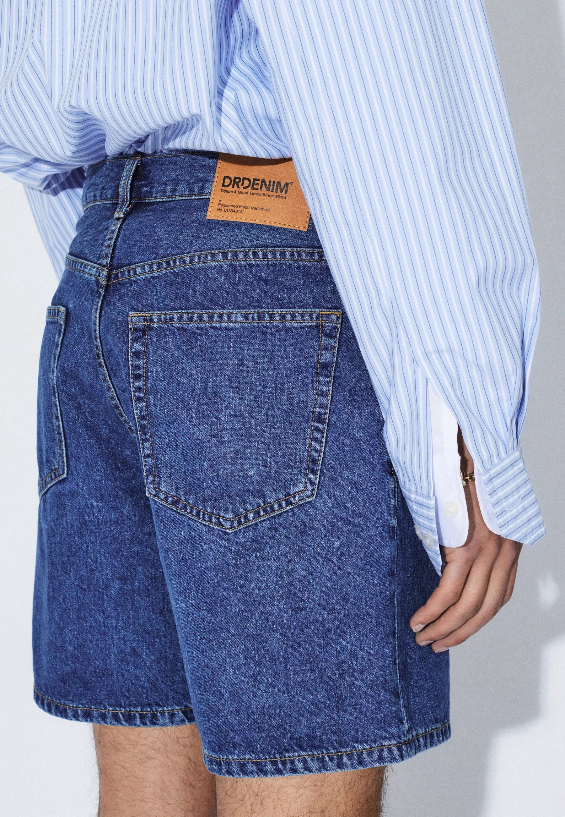 SHORTS RELAXED FIT IN COTONE BLU MEDIO RETRÒ