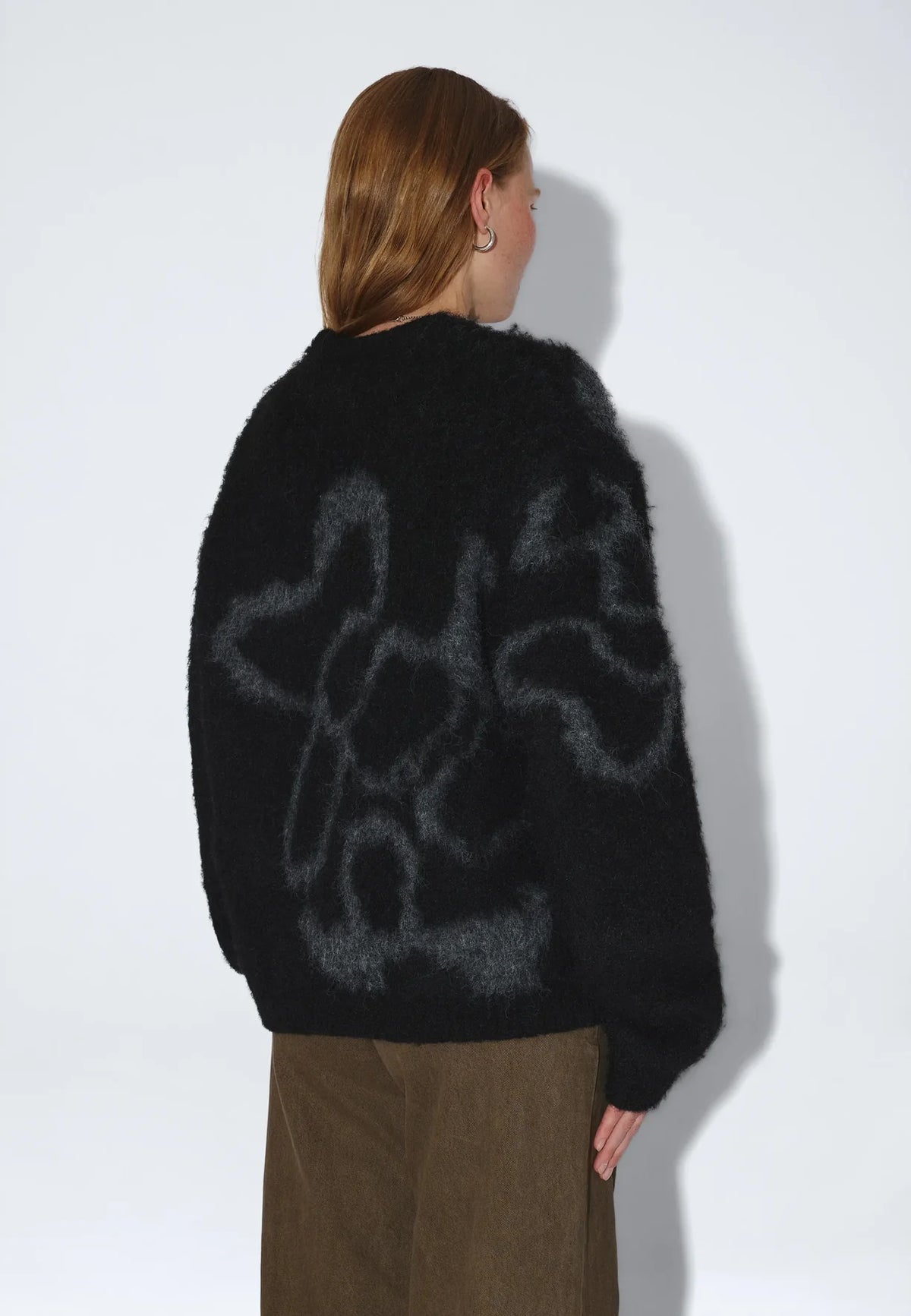 MAGLIONE FLOREALE IN LANA JACQUARD NERO E GRIGIO