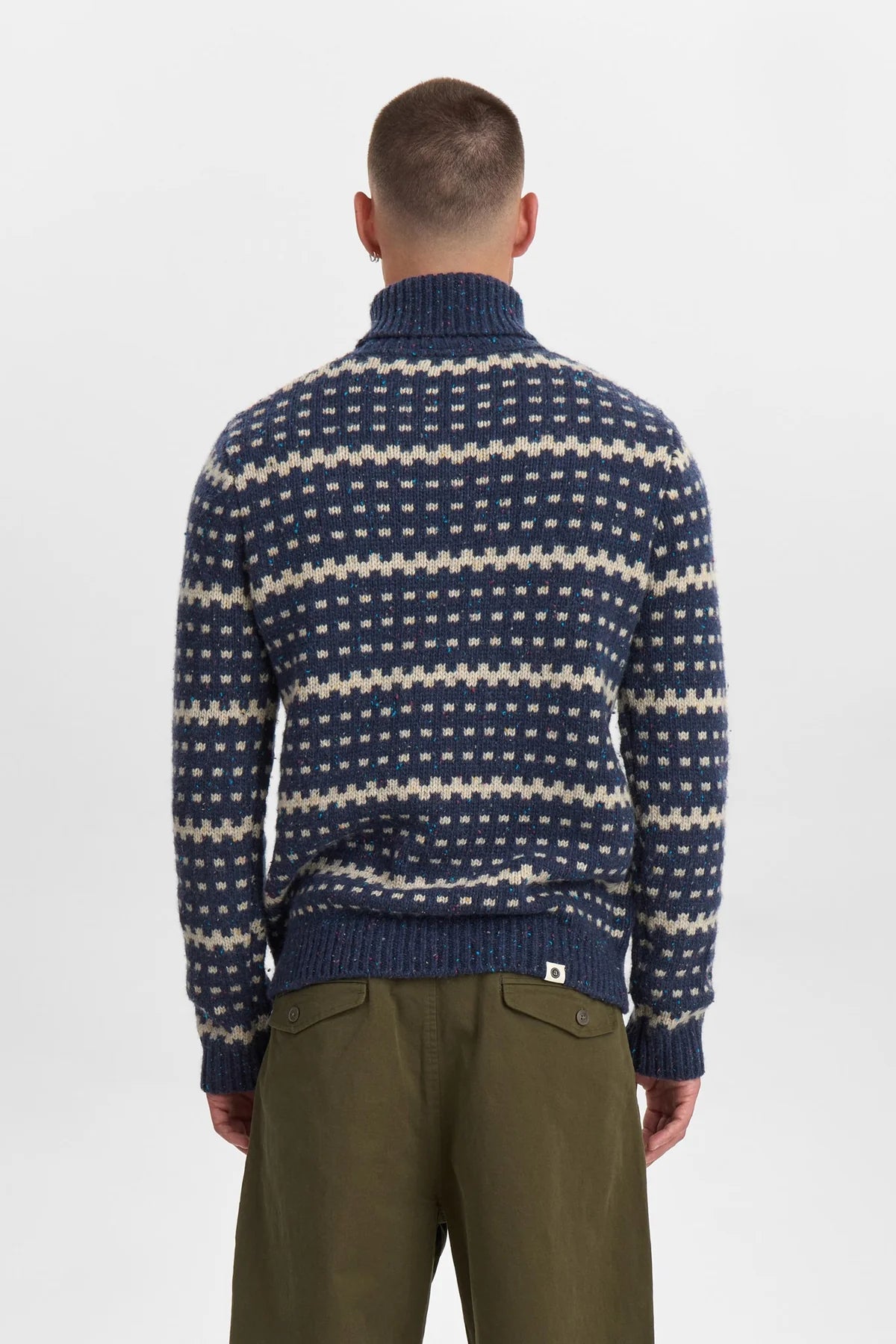 MAGLIONE COLLO ALTO JAQUARD IN LANA