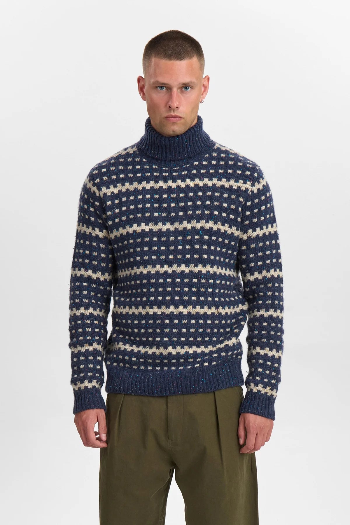 MAGLIONE COLLO ALTO JAQUARD IN LANA