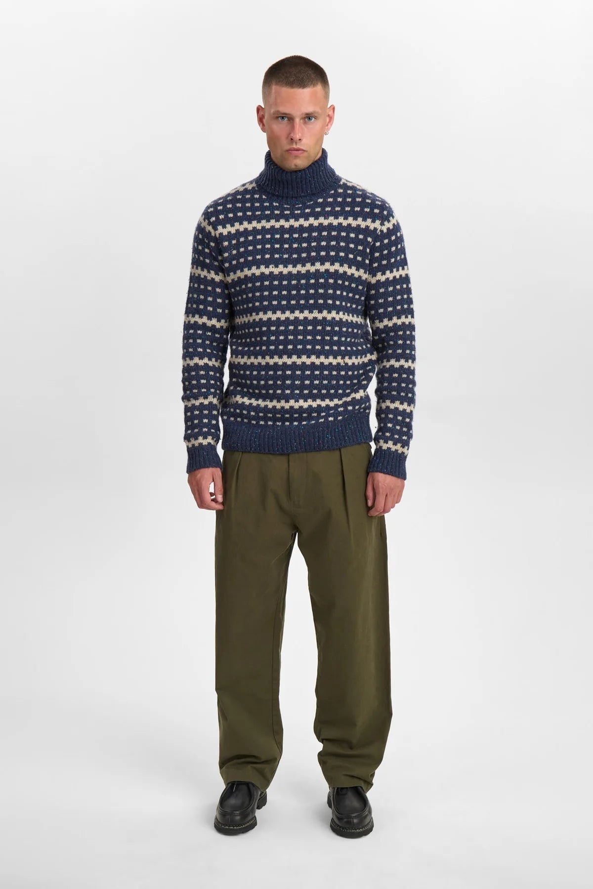 MAGLIONE COLLO ALTO JAQUARD IN LANA