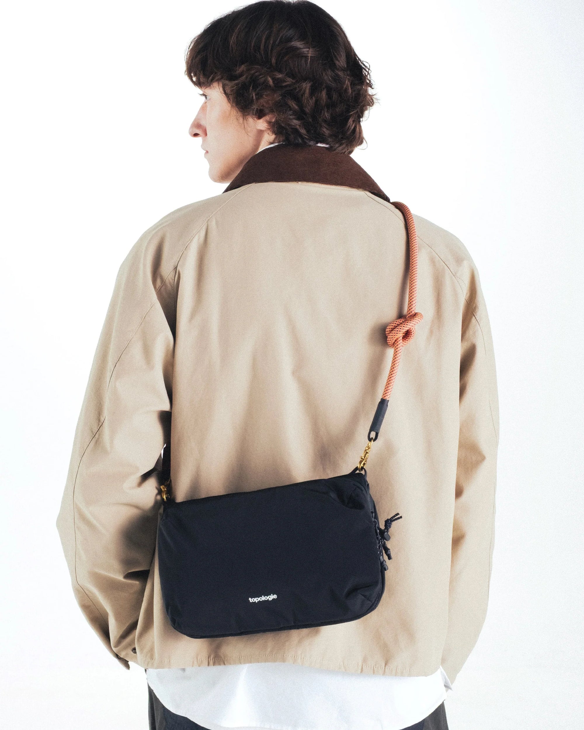 BOTTLE SACOCHE GRANDE NERO TECH SATEEN