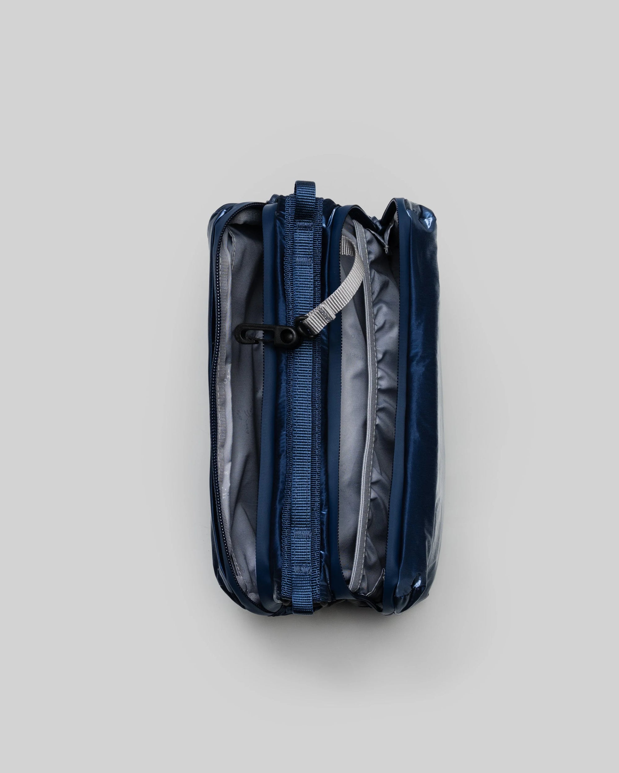 TOPOLOGIE - BOTTLE SACOCHE MEDIUM MARINE BLUE METALLIC HIGH LUSTRE