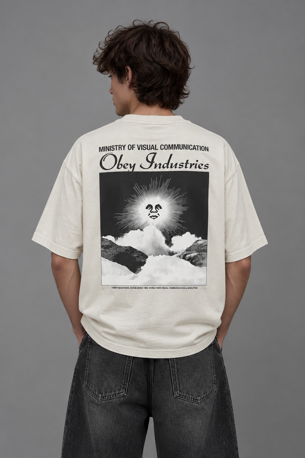 T-SHIRT CON GRAFICA IN COTONE GRIGIO ASH
