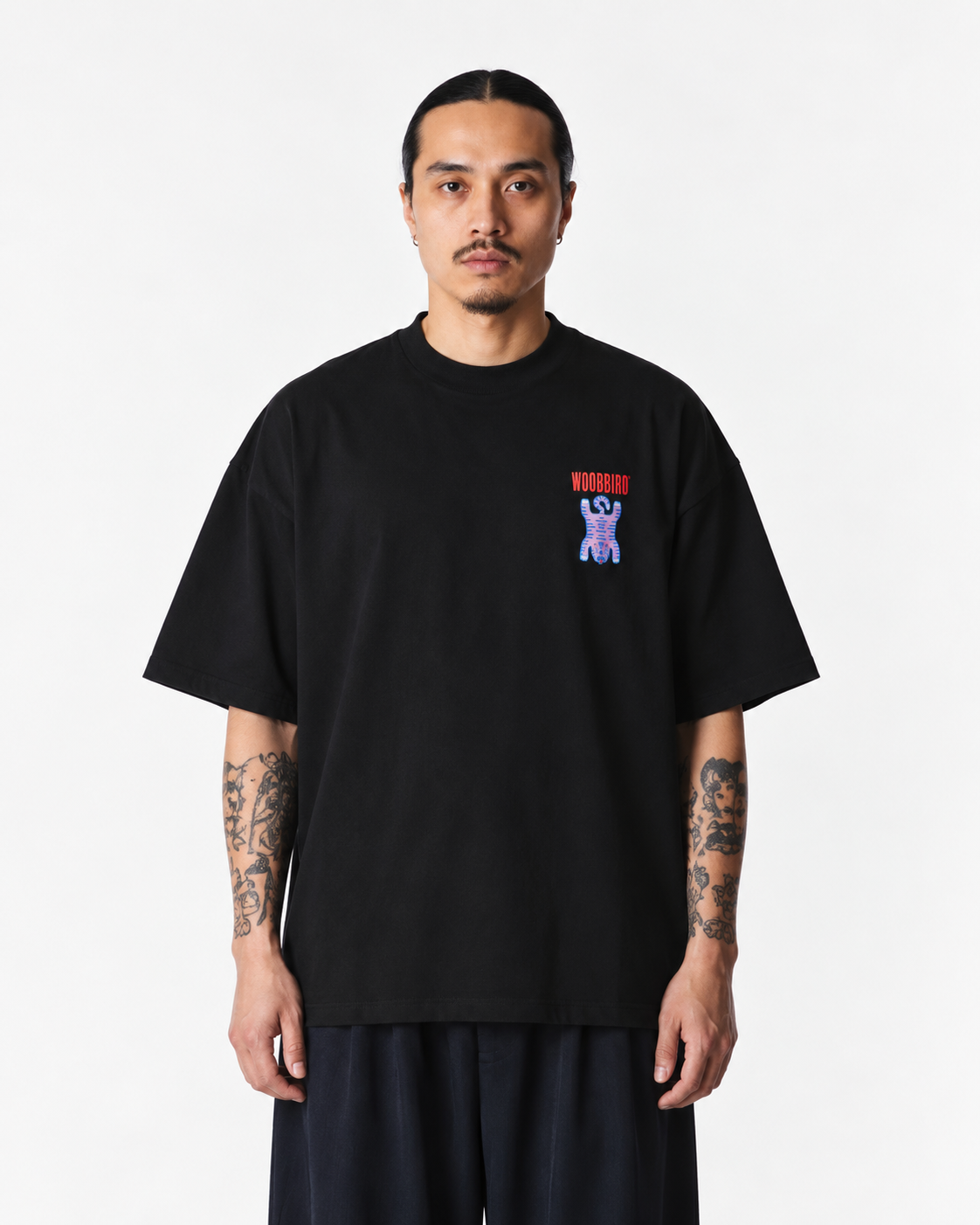 T-SHIRT CASUAL FIT CON GRAFICA IN COTONE NERO