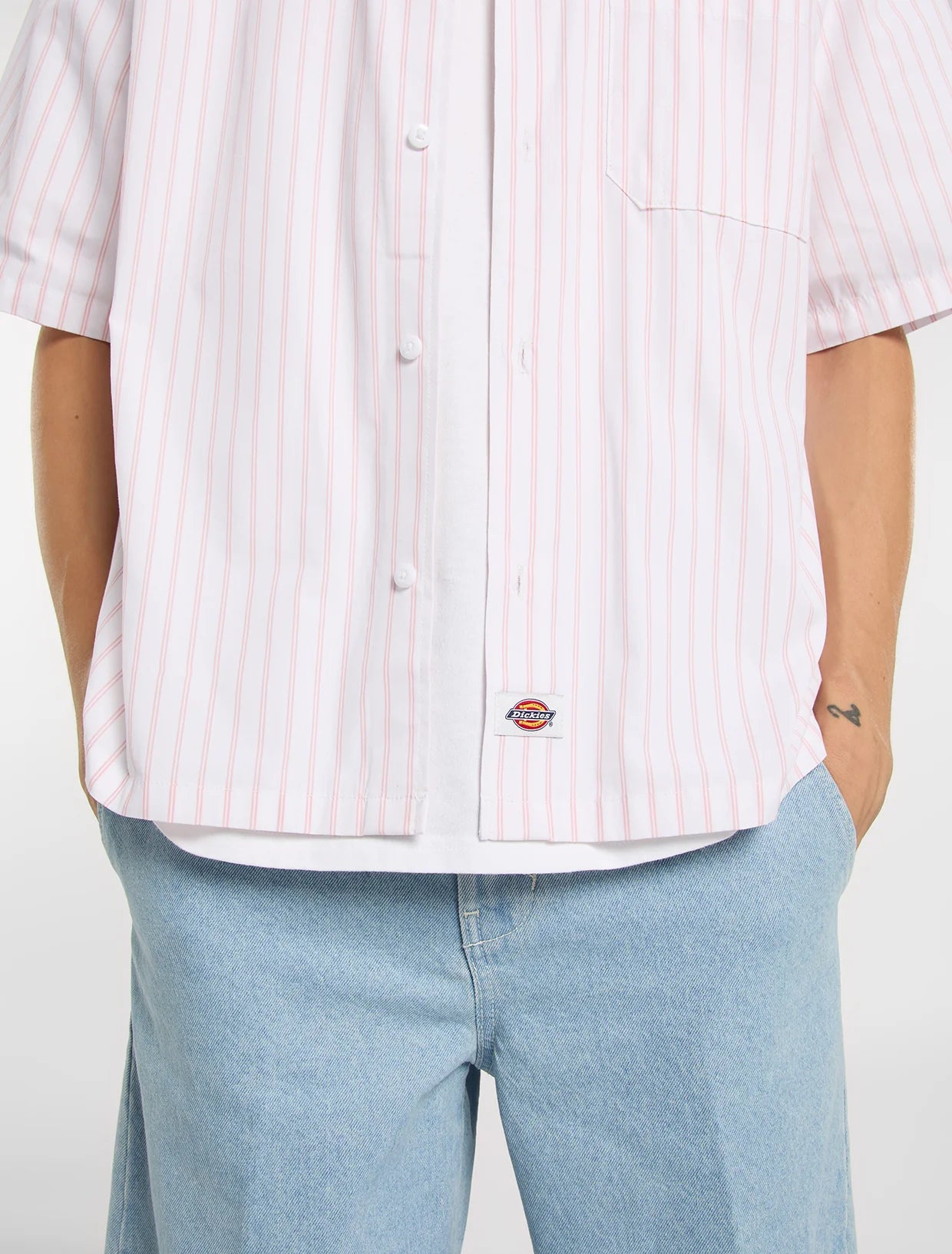 CAMICIA A MANICHE CORTE A RIGHE BIANCA E ROSA