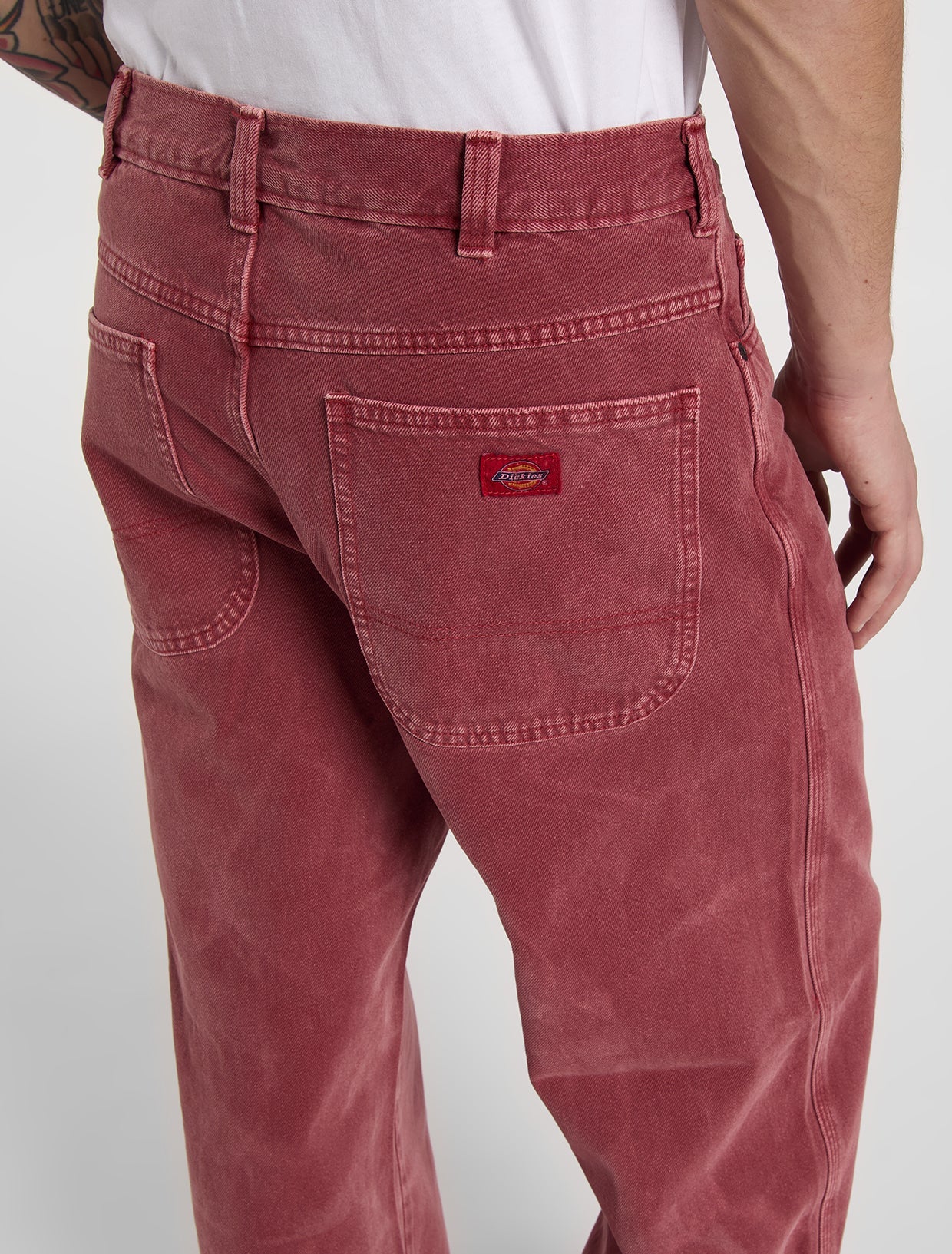 JEANS DRITTI BAGGY ROSSO GRANATO