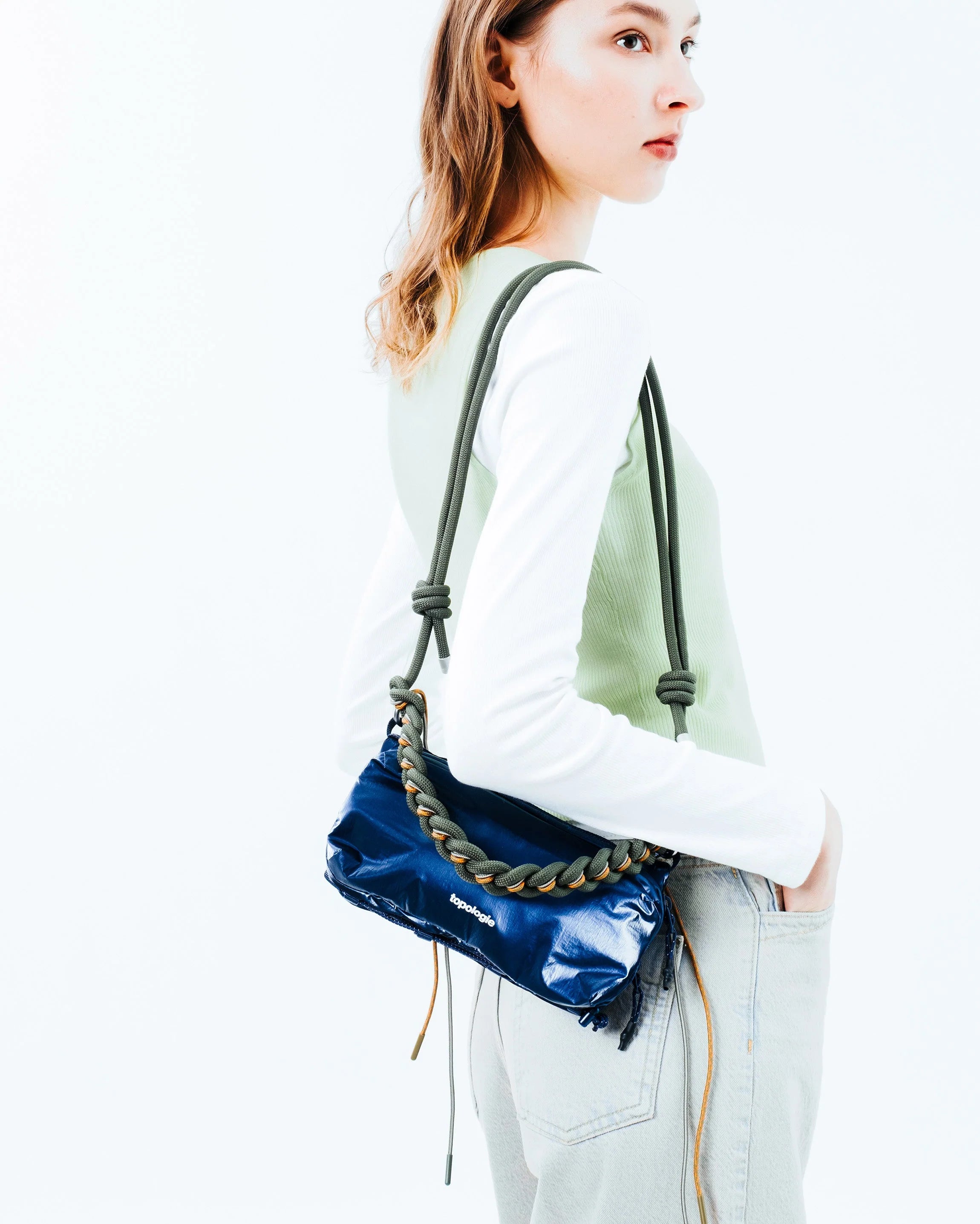 TOPOLOGIE - BOTTLE SACOCHE MEDIUM MARINE BLUE METALLIC HIGH LUSTRE