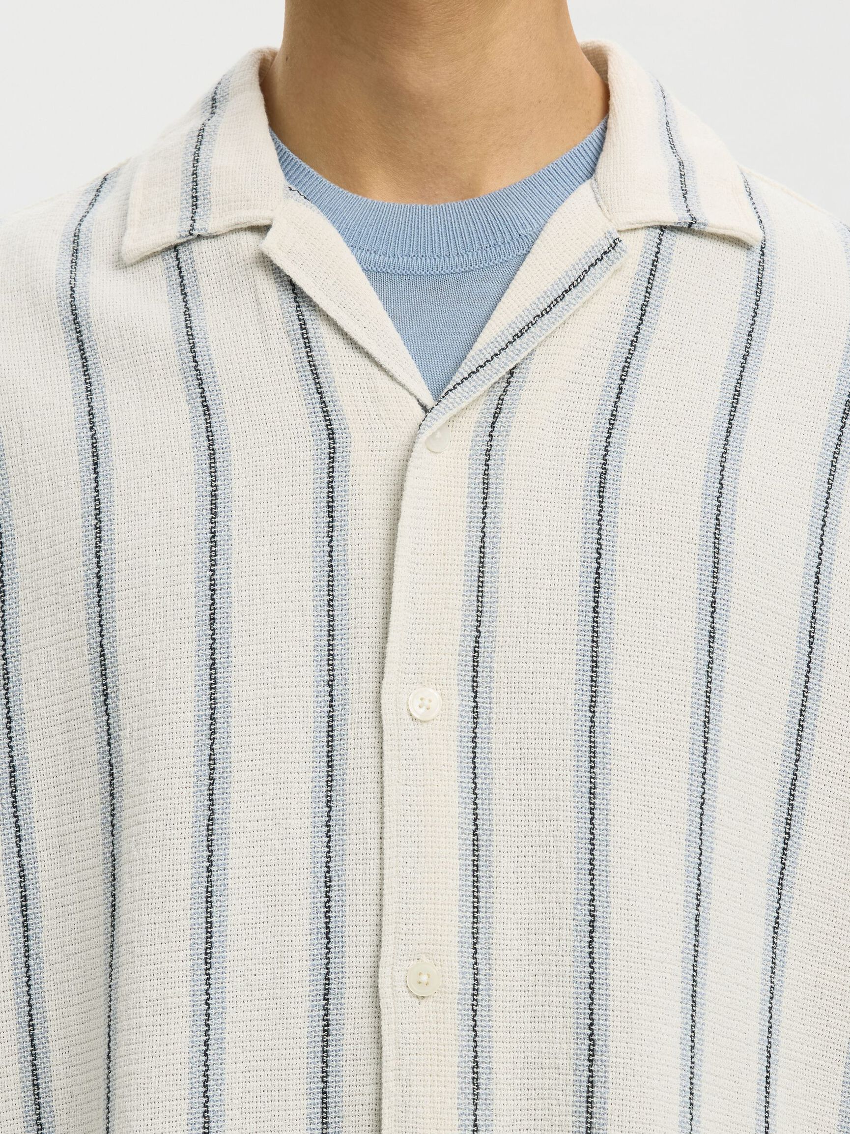 CAMICIA A MANICHE CORTE BIANCA