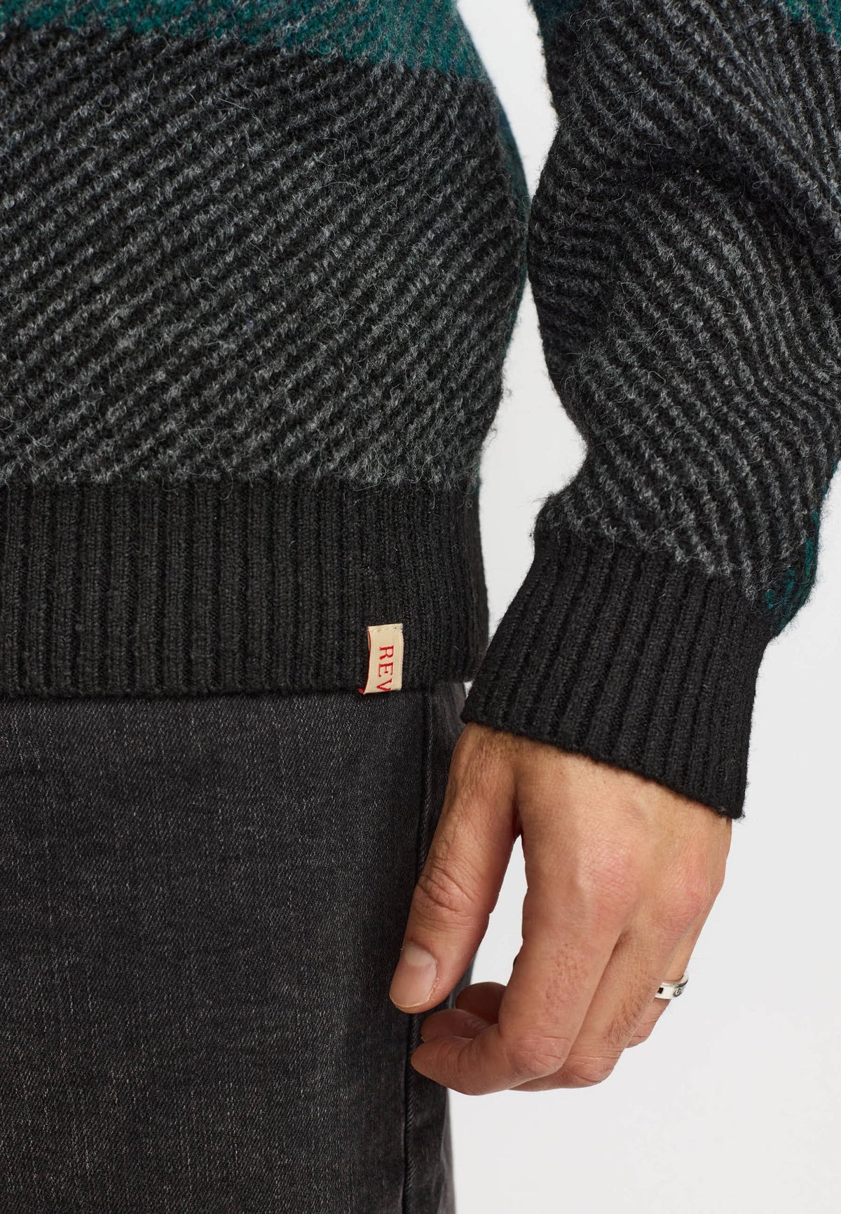 MAGLIONE GIROCOLLO A SCACCHI NERO