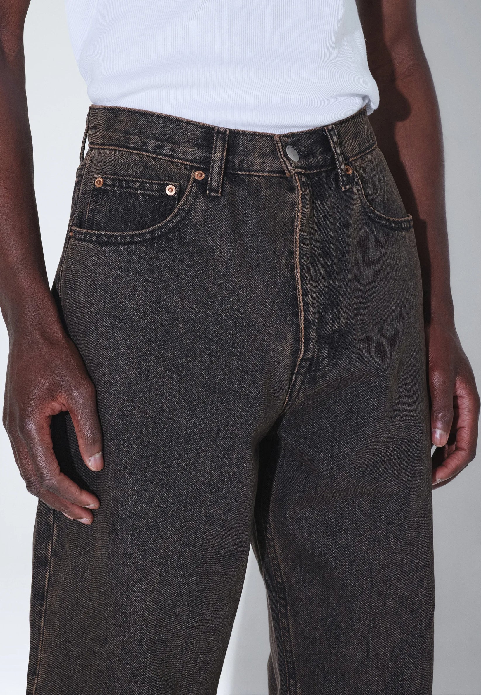 JEANS RELAXED SLAVATO GRIGIO/MARRONE