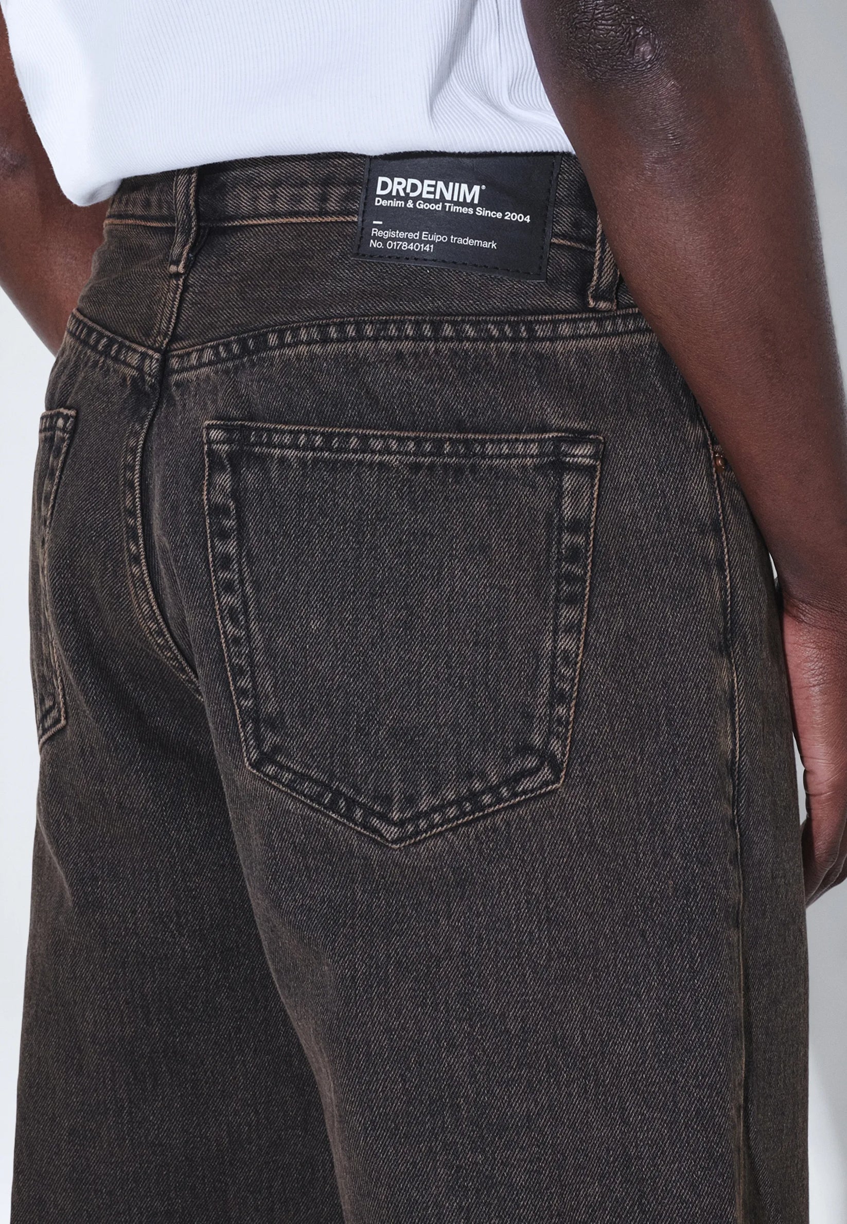 JEANS RELAXED SLAVATO GRIGIO/MARRONE