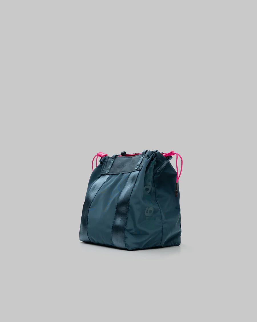 SUMMIT TOTE PICCOLA BLU PETROLIO TECH SATEEN