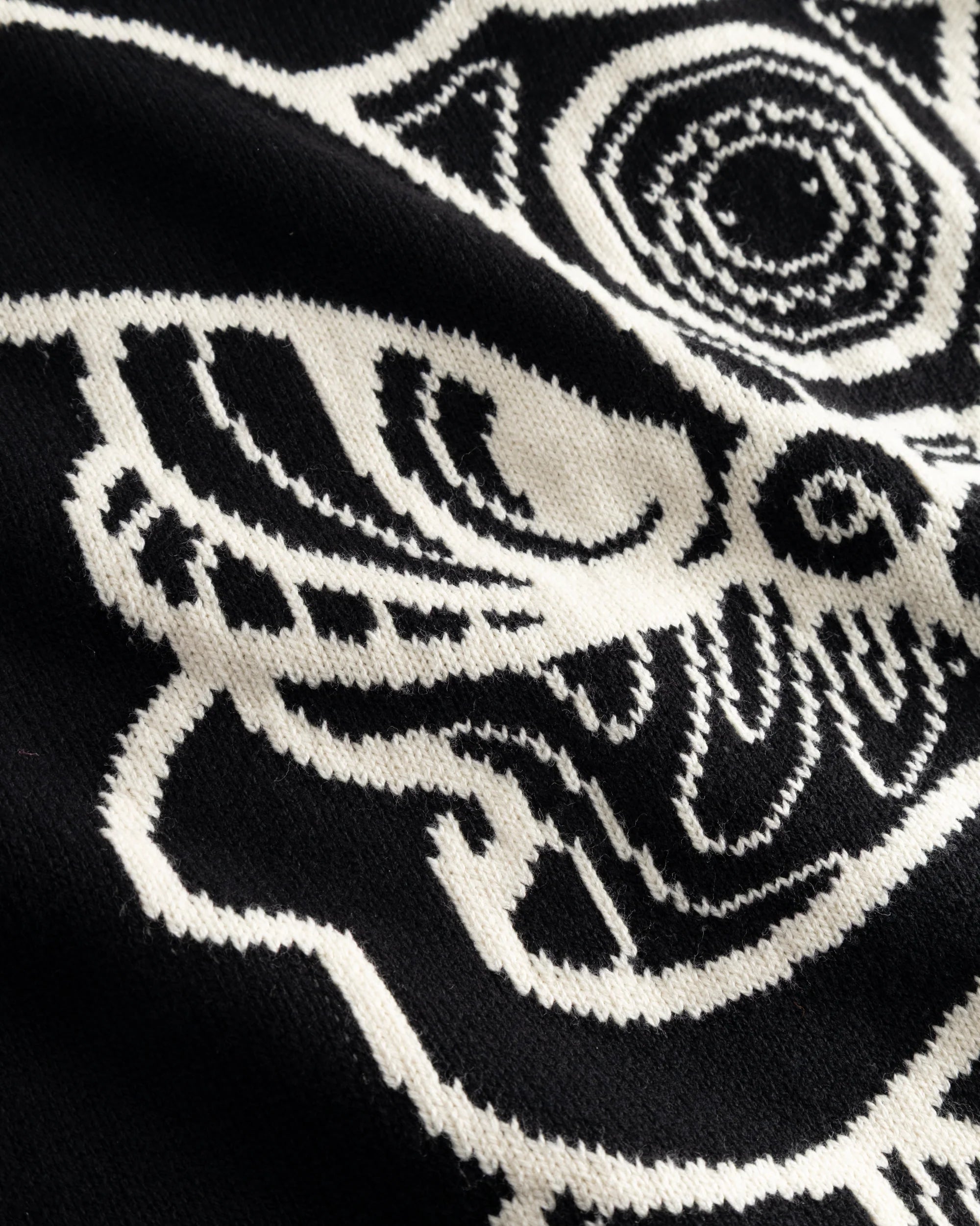 MAGLIONE GIROCOLLO CON GRAFICA LION NERO