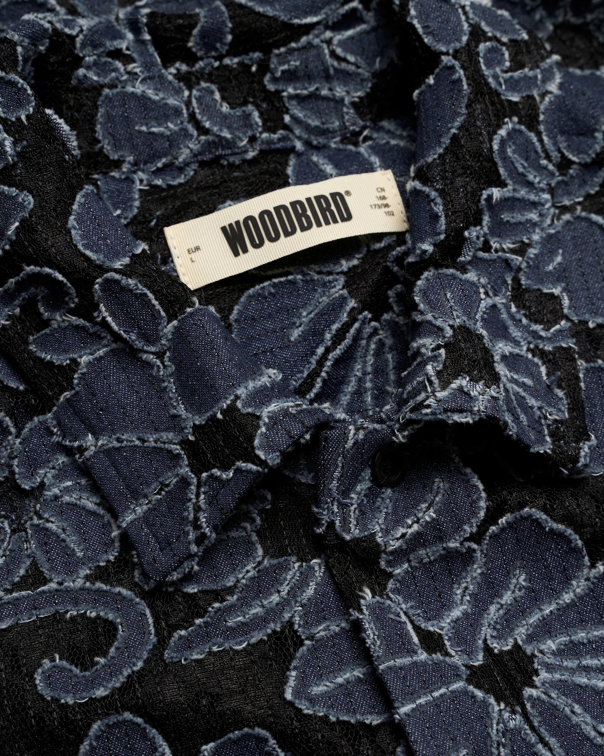 CAMICIA A MANICHE CORTE FLOREALE NERA E BLU