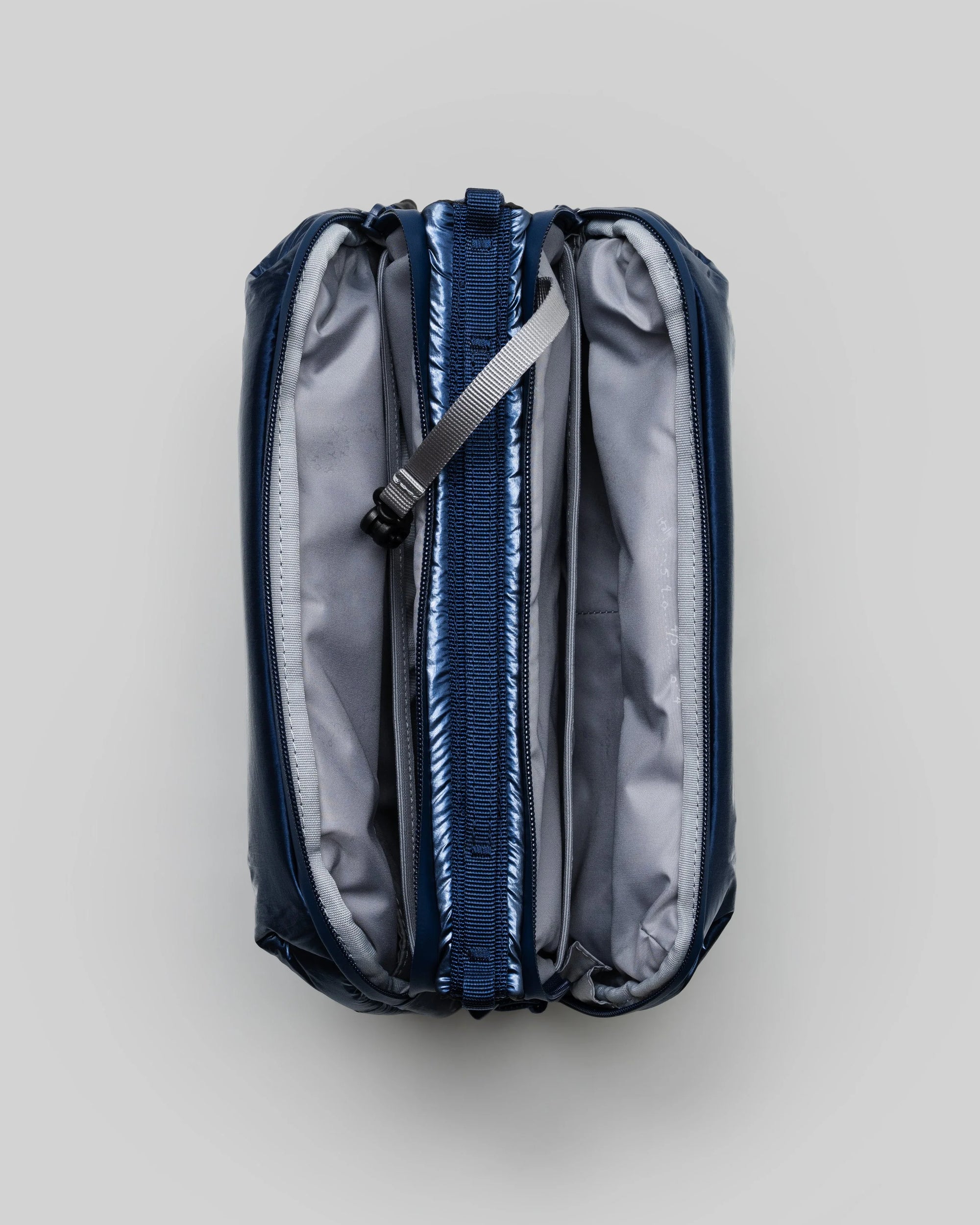 TOPOLOGIE - BOTTLE SACOCHE LARGE MARINE BLUE METALLIC HIGH LUSTRE