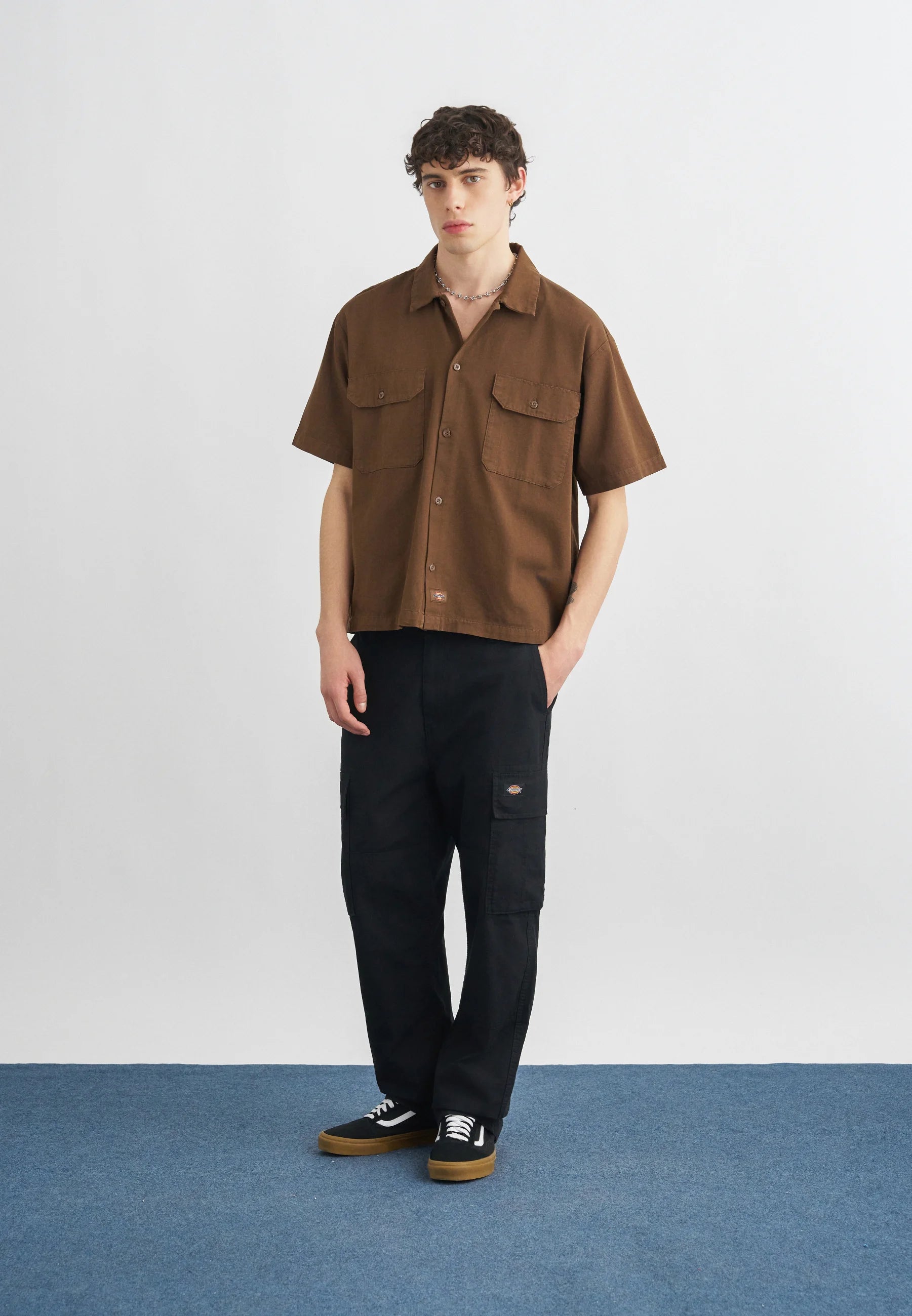 CAMICIA A MANICHE CORTE IN COTONE MARRONE