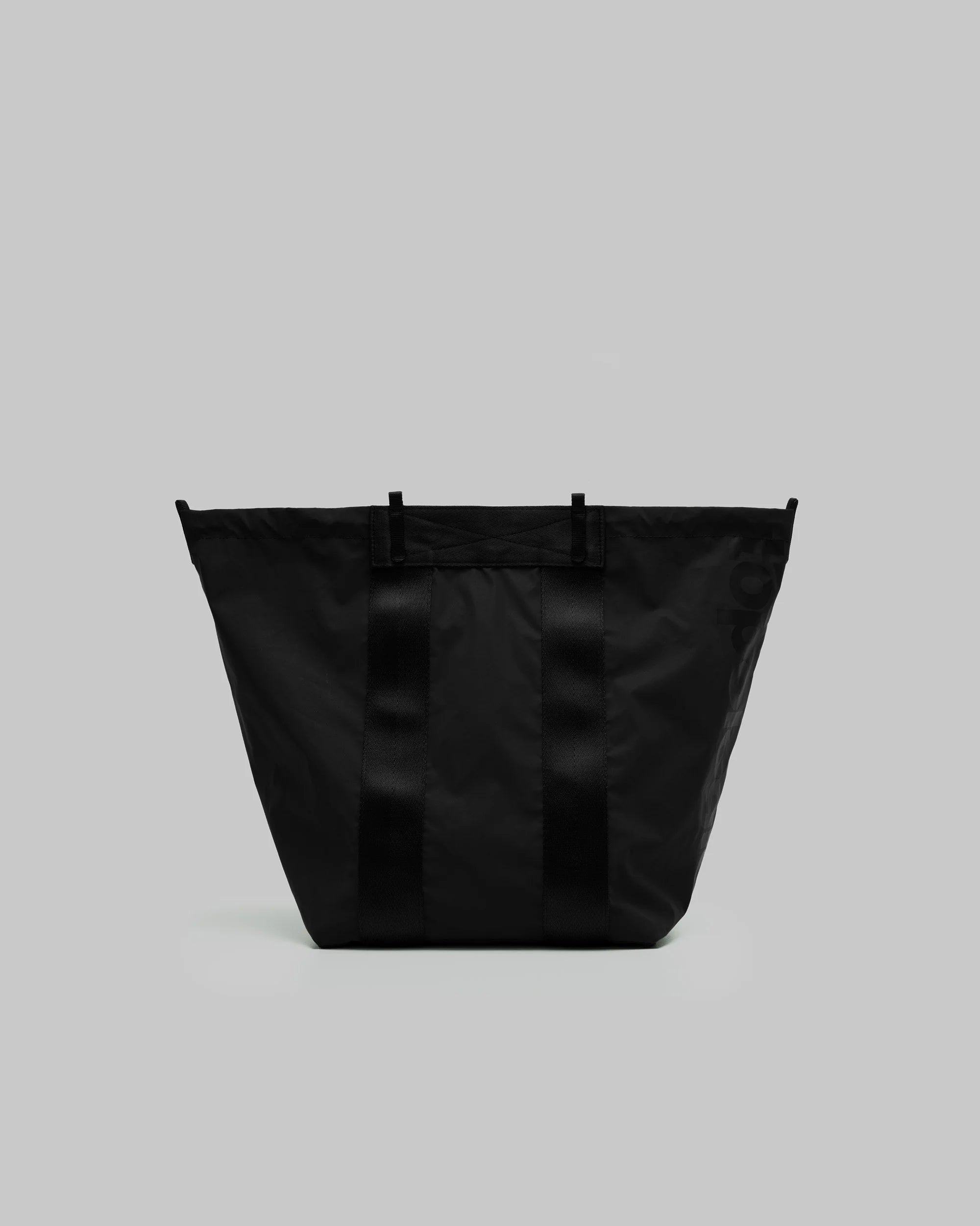 TOPOLOGIE - SUMMIT TOTE MEDIUM BLACK TECH SATEEN